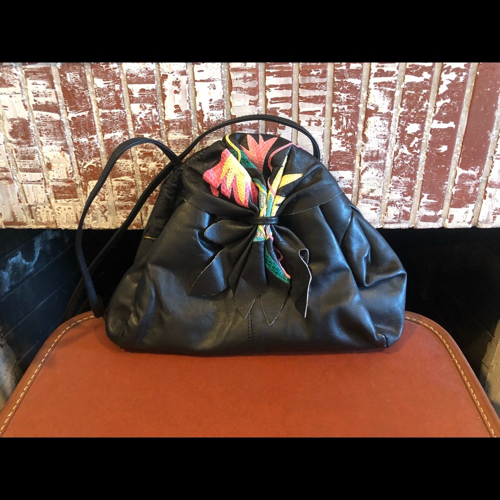 Vintage clam style purse